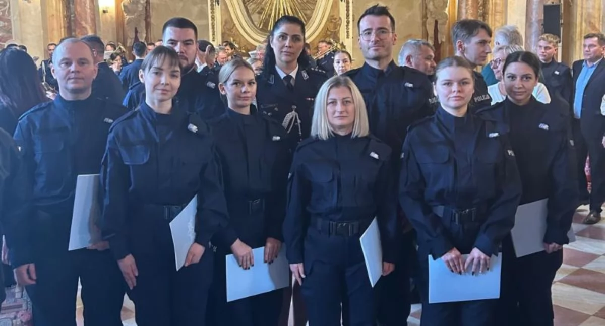 POZOSTAŁE ZDARZENIA, Jedenastu nowych policjantów złożyło ślubowanie - zdjęcie, fotografia