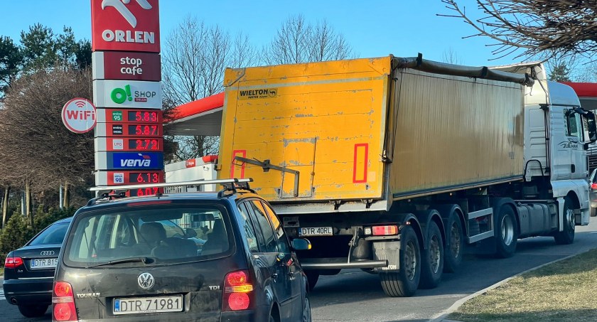 DLA MIESZKAŃCA, Panika chwilowe ograniczenia stacjach benzynowych - zdjęcie, fotografia