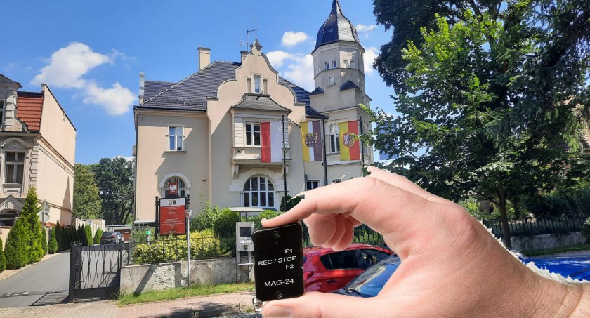 Podsłuchy, nagrywanie. Starostwo Powiatowe w Trzebnicy