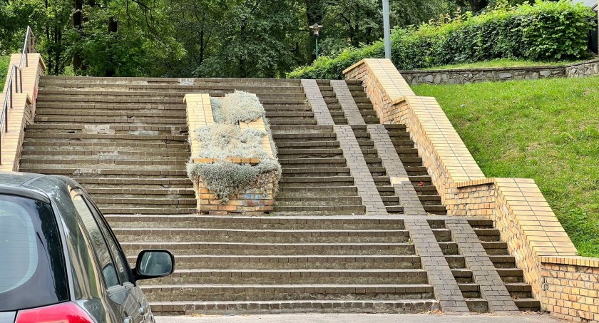 Schody. Będzie mocno pod górkę