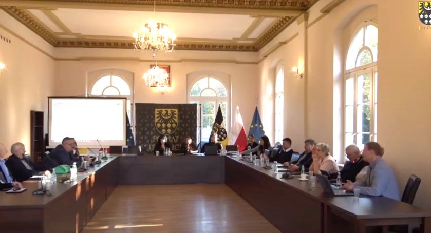 Sesja Rady Powiatu Trzebnickiego i gorąca dyskusja