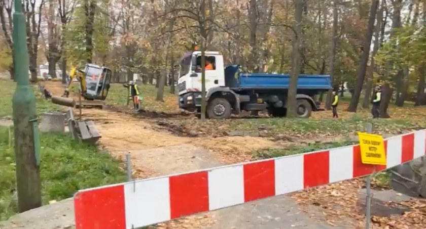 Remont parku miejskiego w Trzebnicy im. M. i L. Kaczyńskich