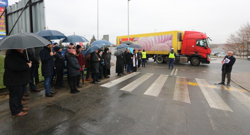 Rondo w Trzebnicy zostało przez chwilę zamknięte