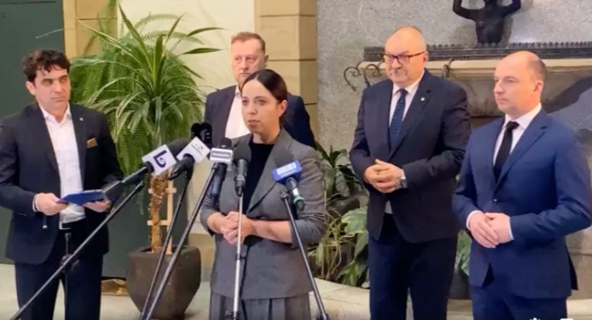 Starosta Małgorzata Matusiak podczas konferencji 
