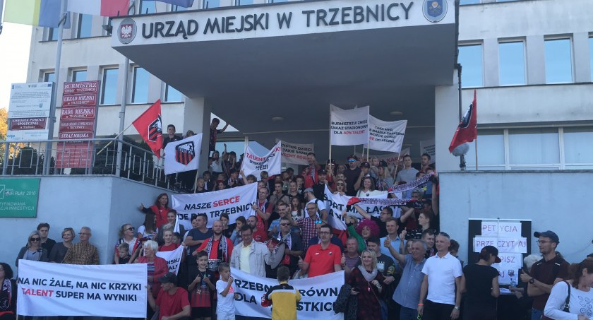 Protest rodziców i dzieci z APN Talent Trzebnica