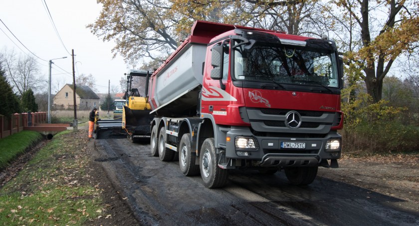 Budowa dróg i chodników zawsze wywołuje dyskusję