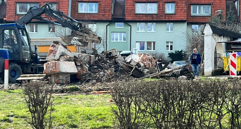 Zniknął murek z terenu osiedla spółdzielczego