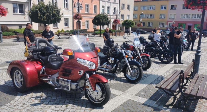 Wspólnie jeżdżą na zloty motocyklowe.