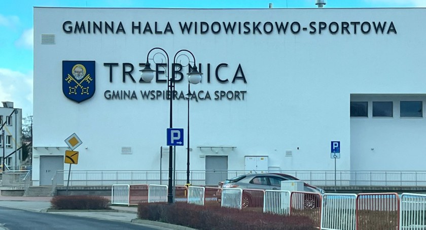 Trzebnica: Hala widowiskowo - sportowa