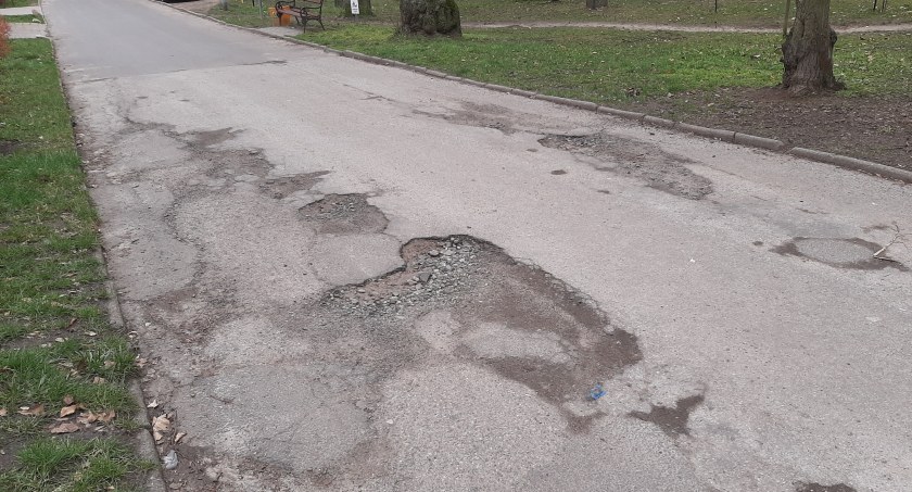 Dziury na ulicy Kościuszki.