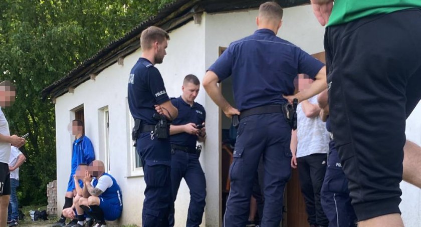 Jeden z kibiców KP Bór został dotkliwie pobity. Przyjechały policja i pogotowie.