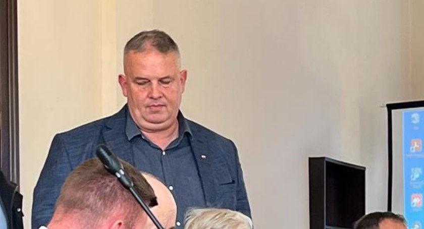 Piotr Okuniewicz i jego posada w gminnej spółce
