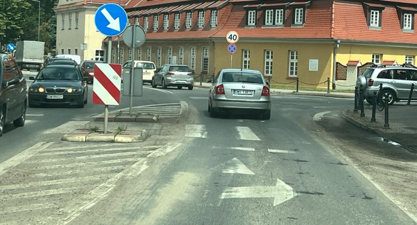 Tak po burzy wyglądała ul Bochenka w Trzebnicy