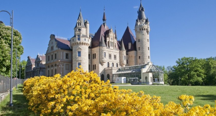 Zamek w Mosznej.