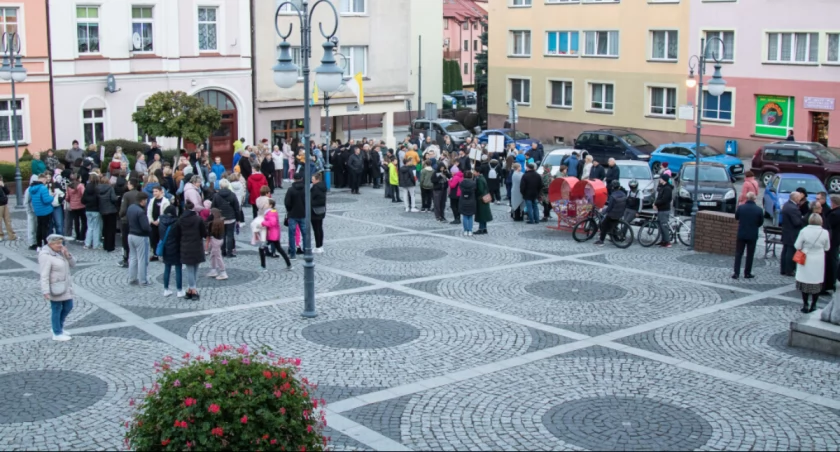 Jak widać mieszkańców nie było za dużo (Fot. www.trzebnica.pl)