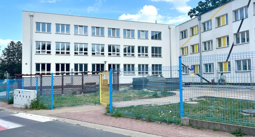 Prokuratura wszczęła śledztwo w sprawie rozbudowy SP nr 2 w Trzebnicy