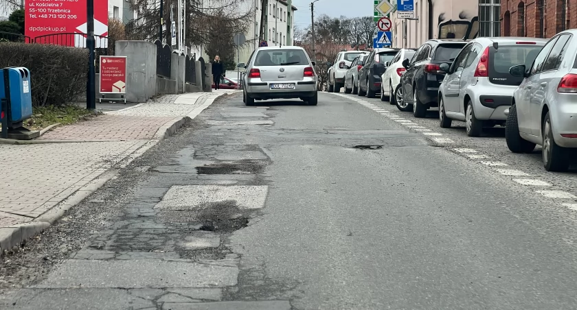 Trzebnica: Dziury w ulicach i drogach