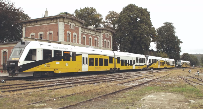 Szynobus na trasie Trzebnica Wrocław. Koleje Dolnośląskie