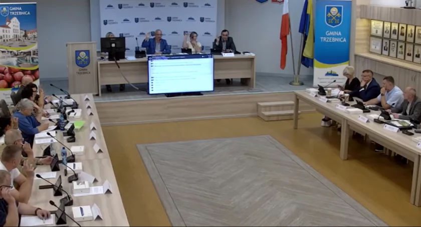 Fot. Screen transmisji obrad - Radni burmistrza głosowali przeciwko kandydaturze Sławomira Ćwikły na członka komisji rewizyjnej