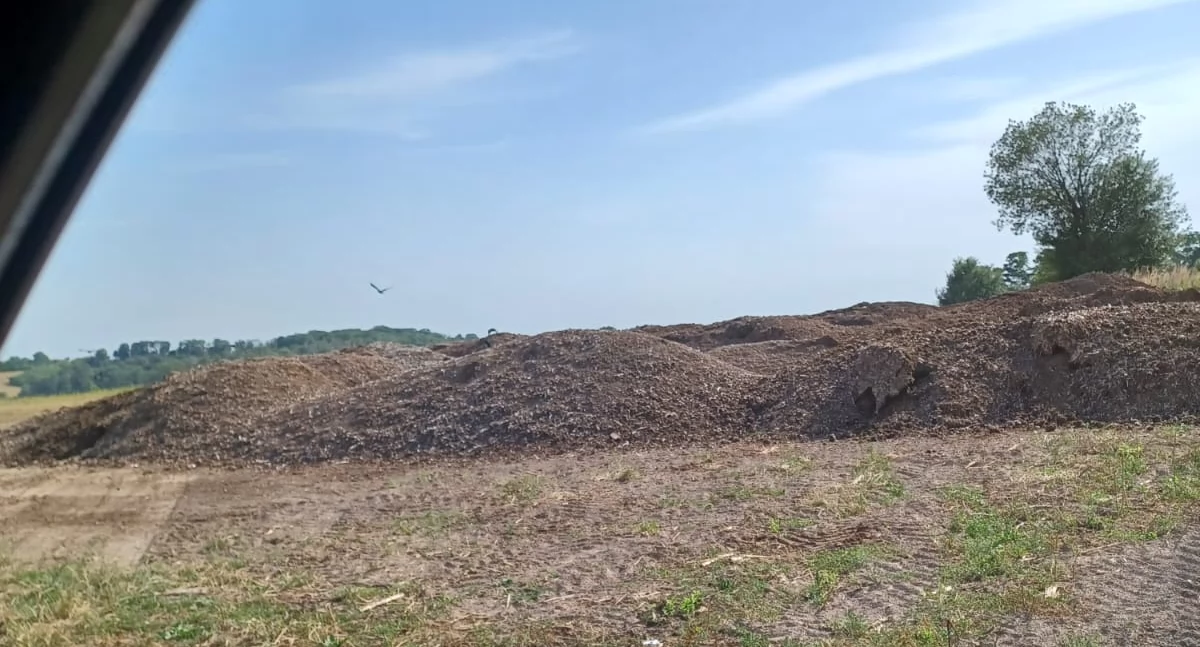 OD CZYTELNIKÓW, Śmierdzi szczypie składowane zagraża ujęciu - zdjęcie, fotografia