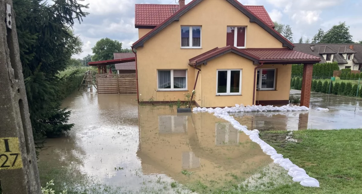 POZOSTAŁE ZDARZENIA, Wylała Ława Zalane posesje - zdjęcie, fotografia