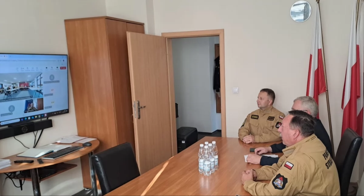 Wideo konferencja z KW PSP we Wrocławiu (fot. KP PSP Trzebnica)