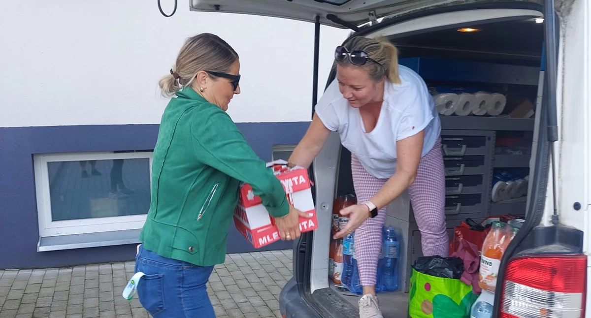 POMOC, Pierwszy transport właśnie wyruszył Lądka Zdroju - zdjęcie, fotografia