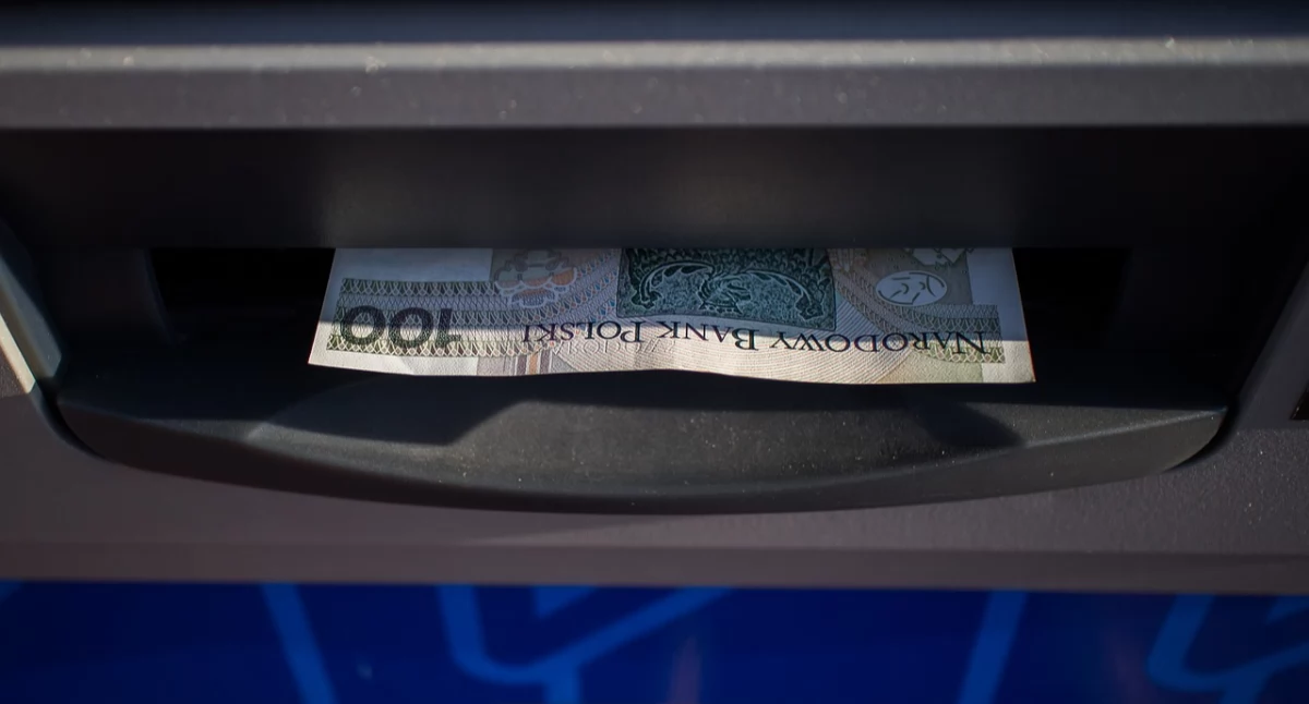 ROZBOJE/NAPADY, Areszt sprawcy kradzieży pieniędzy bankomatu - zdjęcie, fotografia