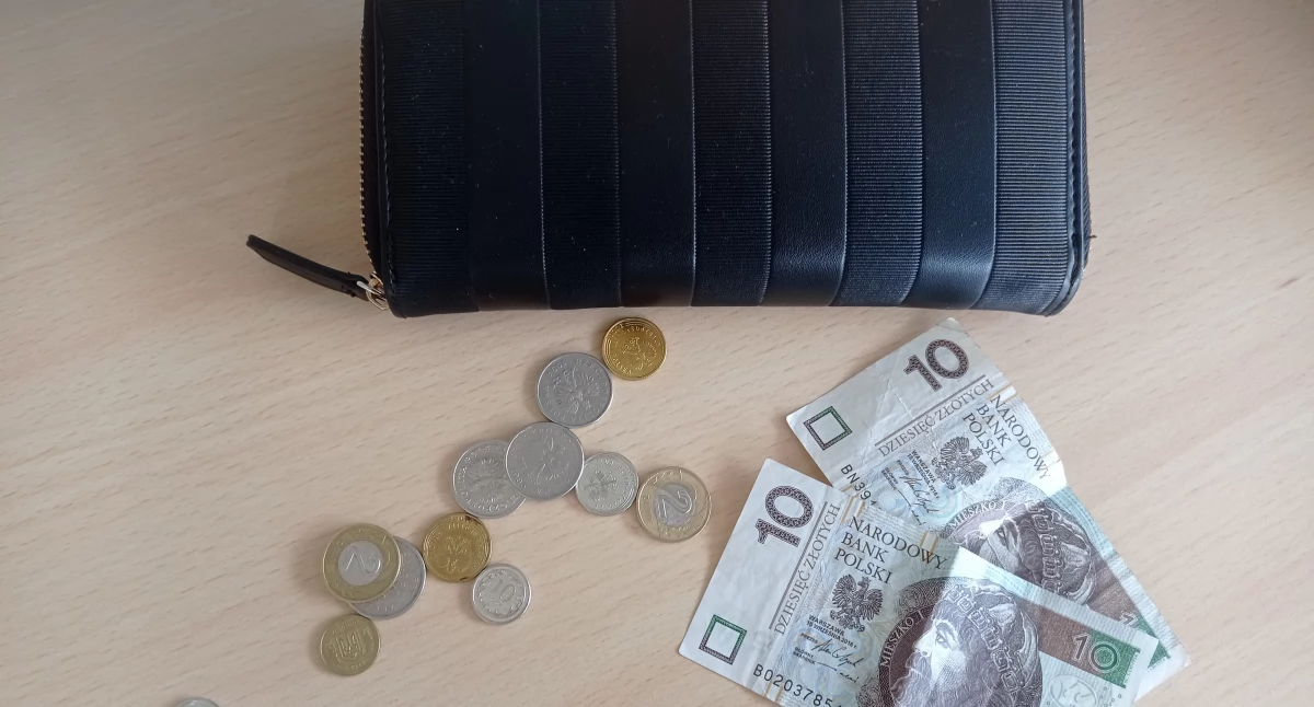 POZOSTAŁE ZDARZENIA, Gubimy pieniądze karty bankomatu telefony nawet broń Gdzie możemy odebrać zagubione rzeczy - zdjęcie, fotografia