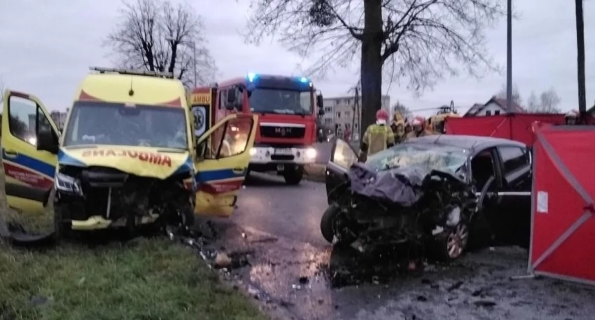 Strzeszów: Uderzyła w karetkę. Zginęła 36-letnia kobieta.