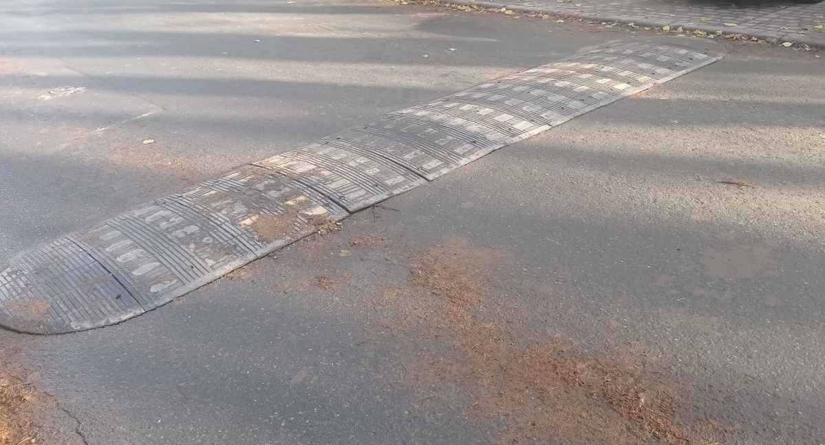 OD CZYTELNIKÓW, Hałas popękał - zdjęcie, fotografia