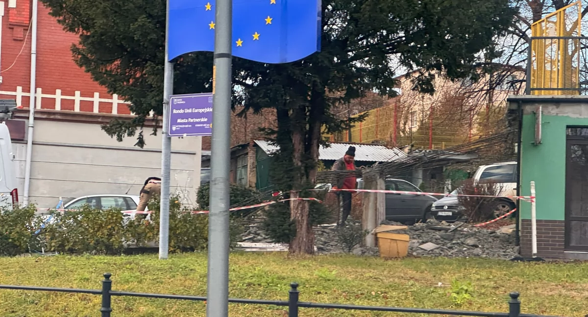 WARTO WIEDZIEĆ, Rozpoczęła przebudowa schodów prowadzących osiedle Prusickiej - zdjęcie, fotografia