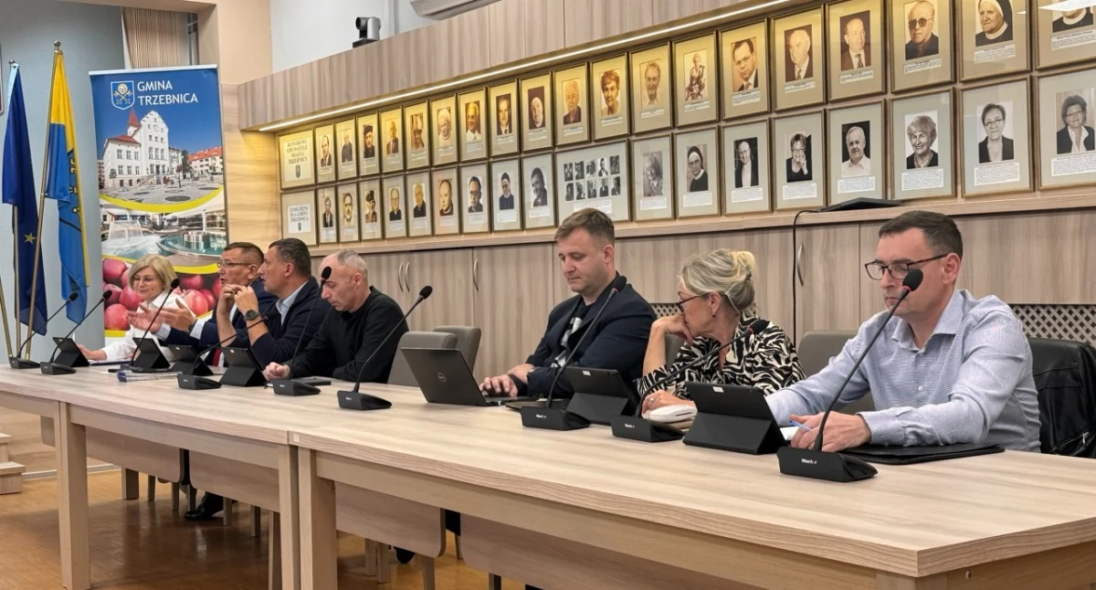 Opozycja krytycznie oceniła budżet, ale część radnych zagłosowała 