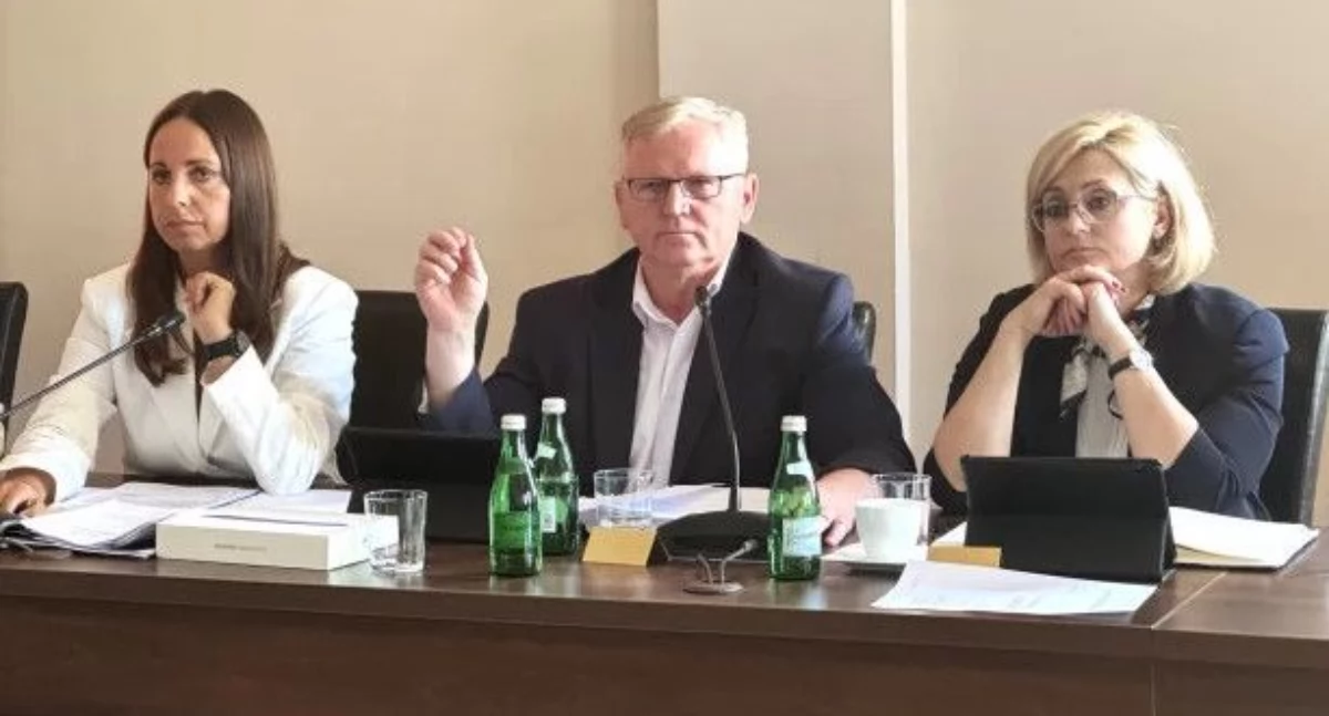 Jeśli starosta zostanie odwołana, to swoje posady stracą też działacze PiS