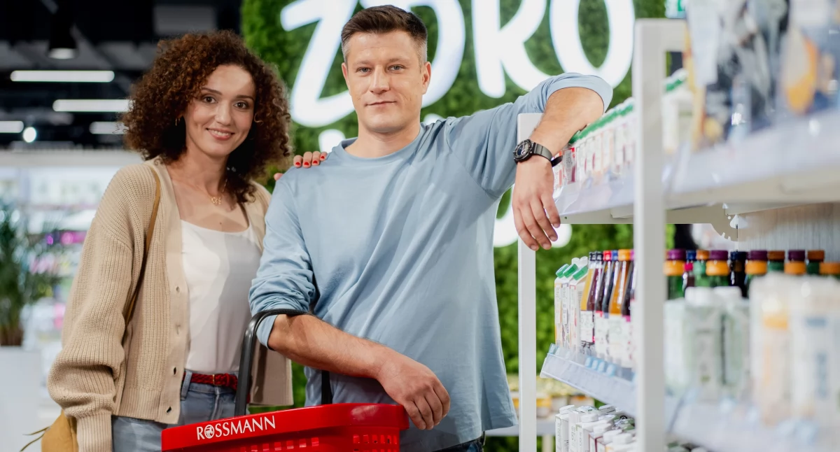 CIEKAWOSTKI, Coraz więcej Polaków kupuje aplikacją Rossmann - zdjęcie, fotografia