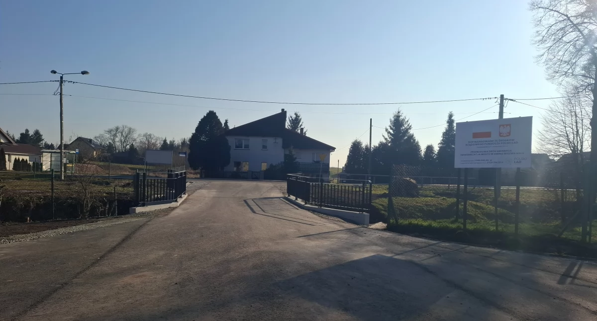 Wyremontowany most w Strzeszowie na rzece Ławie