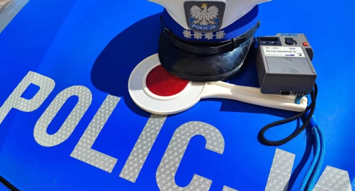 POZOSTAŁE ZDARZENIA, Pijany latek wjechał chodnik - zdjęcie, fotografia