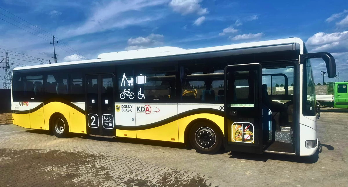 DLA MIESZKAŃCA, Koleje Dolnośląskie przewoźnikiem autobusowym inicjatywa rzecz pasażerów - zdjęcie, fotografia