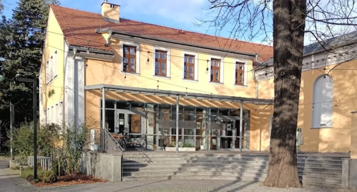 Kino Astra - Oborniki Śląskie (fot. Google Maps, Sylwester Nowakowski)