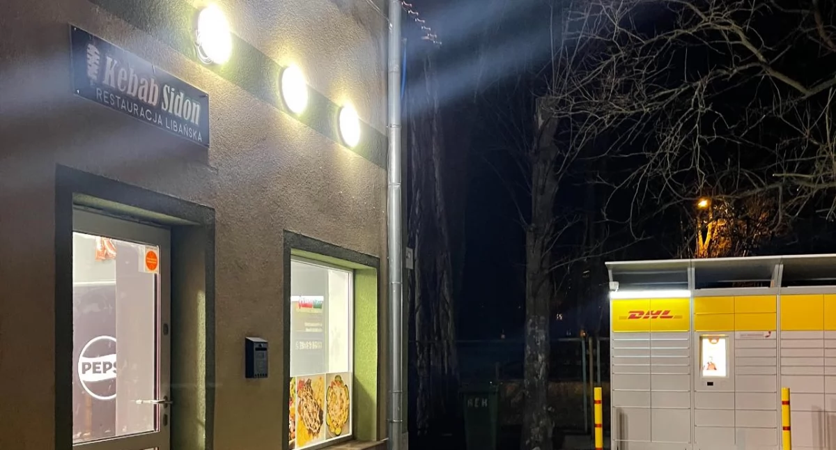 ROZBOJE/NAPADY, Napad restauracji Pobili pracownika ukradli pieniądze! - zdjęcie, fotografia