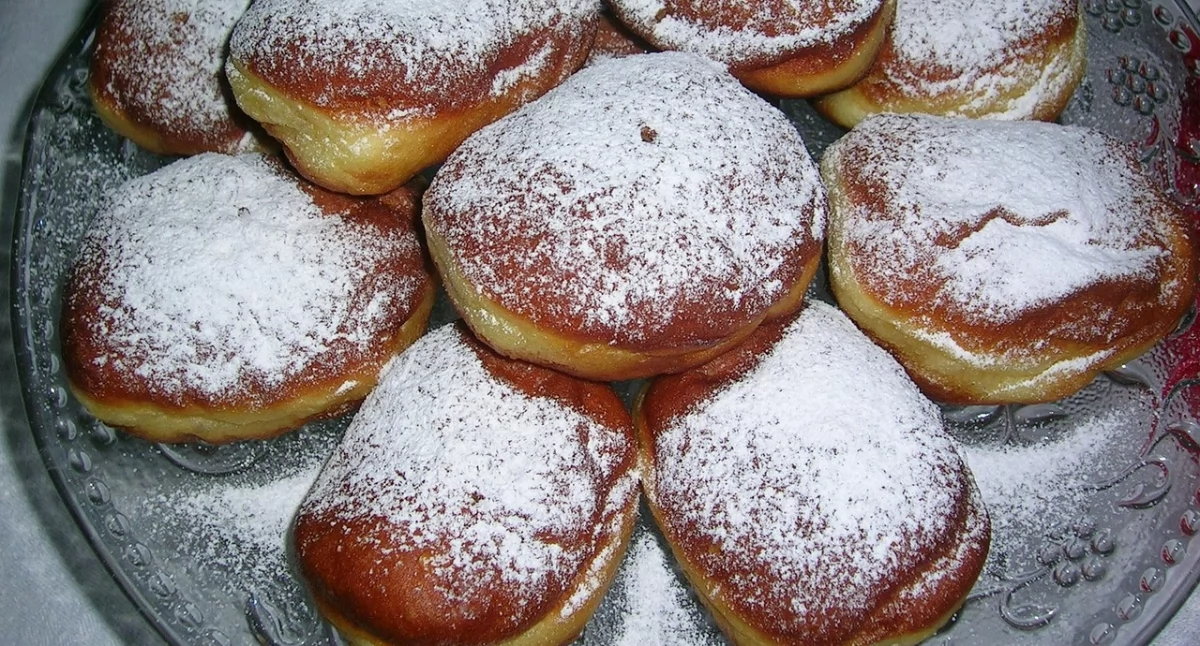 WARTO WIEDZIEĆ, Seniorki Zawoni zapraszają pyszne pączki! - zdjęcie, fotografia