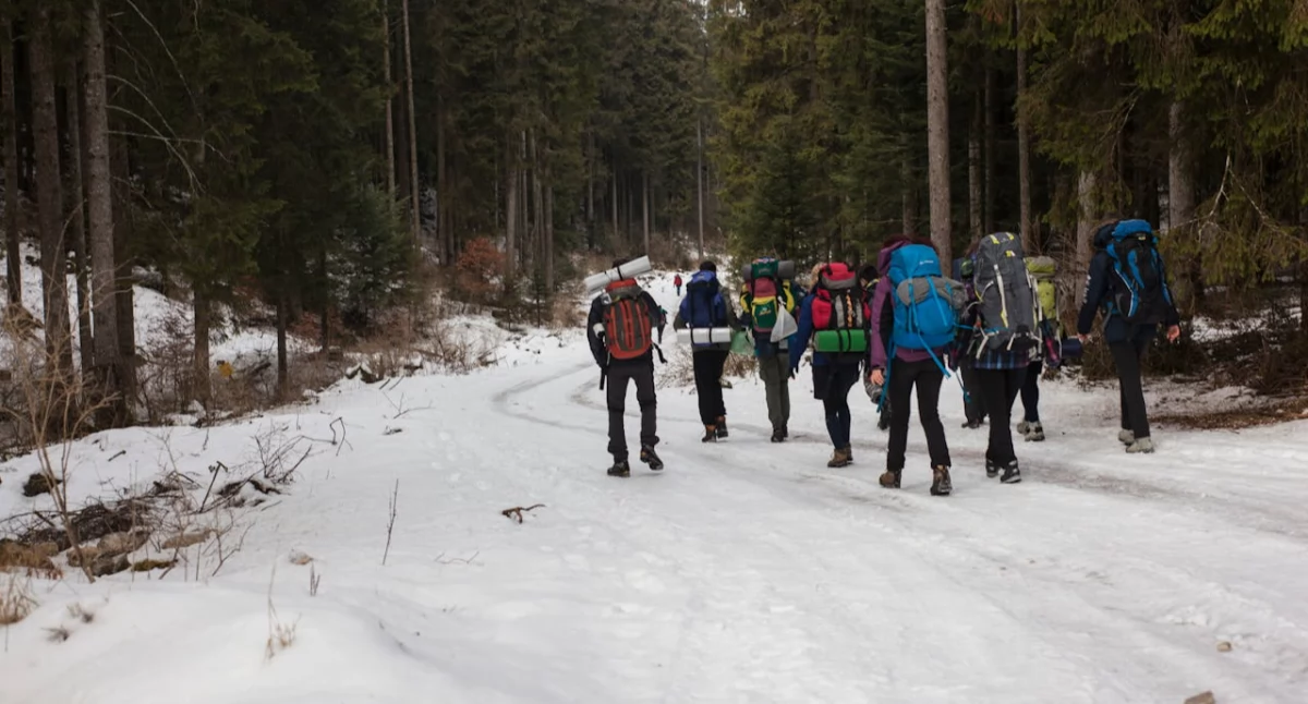 CIEKAWOSTKI, Jaką odzież zabrać sobą trekking Wyjaśniamy - zdjęcie, fotografia