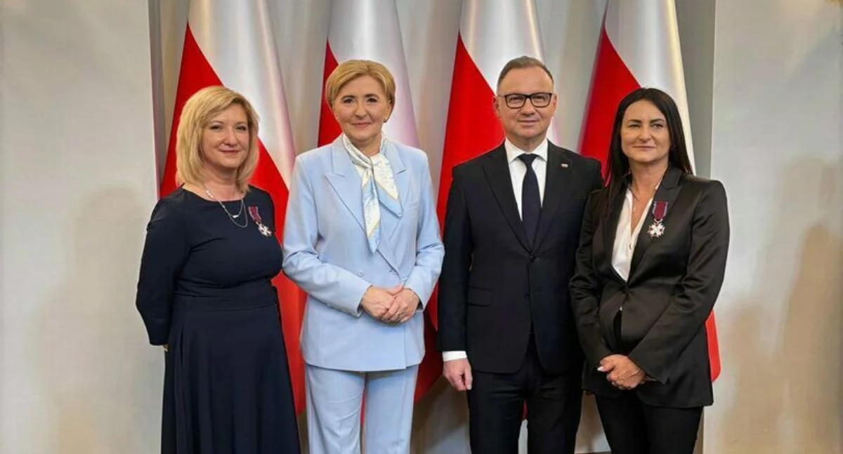 POWIAT, Została odznaczona srebrnym krzyżem zasługi przez prezydenta - zdjęcie, fotografia