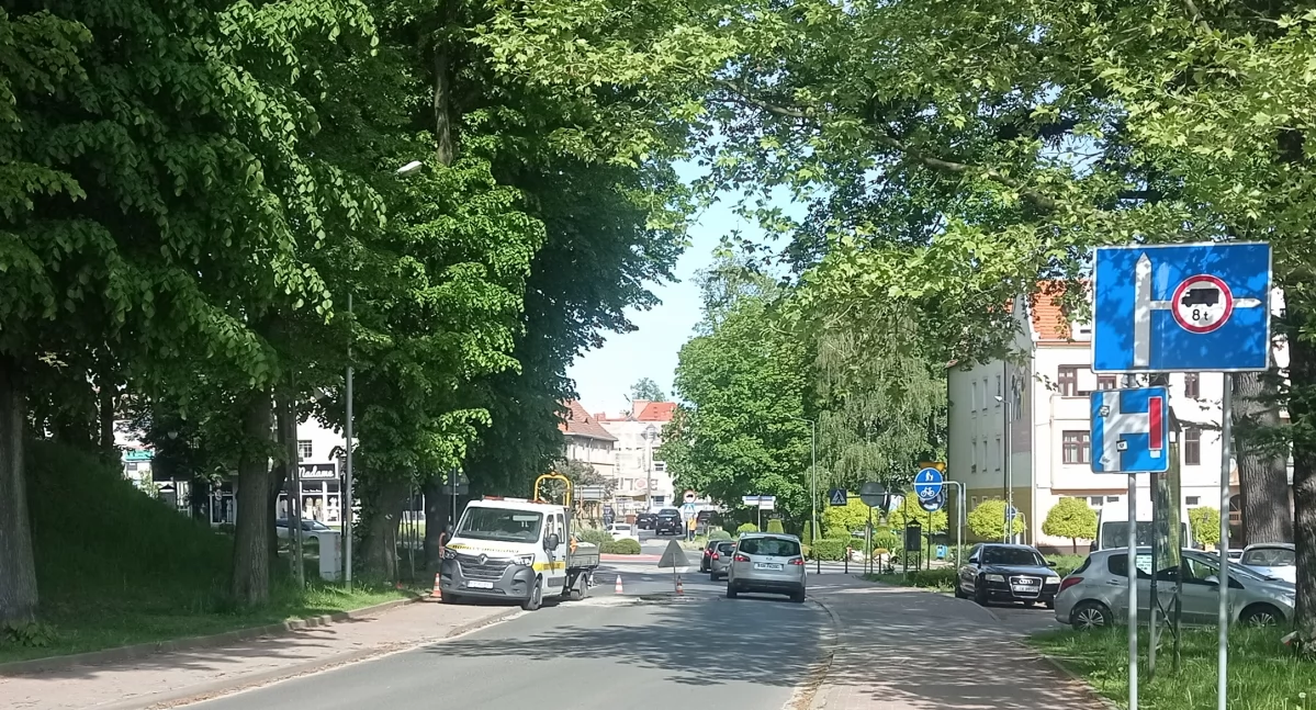 WARTO WIEDZIEĆ, Prace jezdni Trzebnicy Trzeba zachować ostrożność - zdjęcie, fotografia
