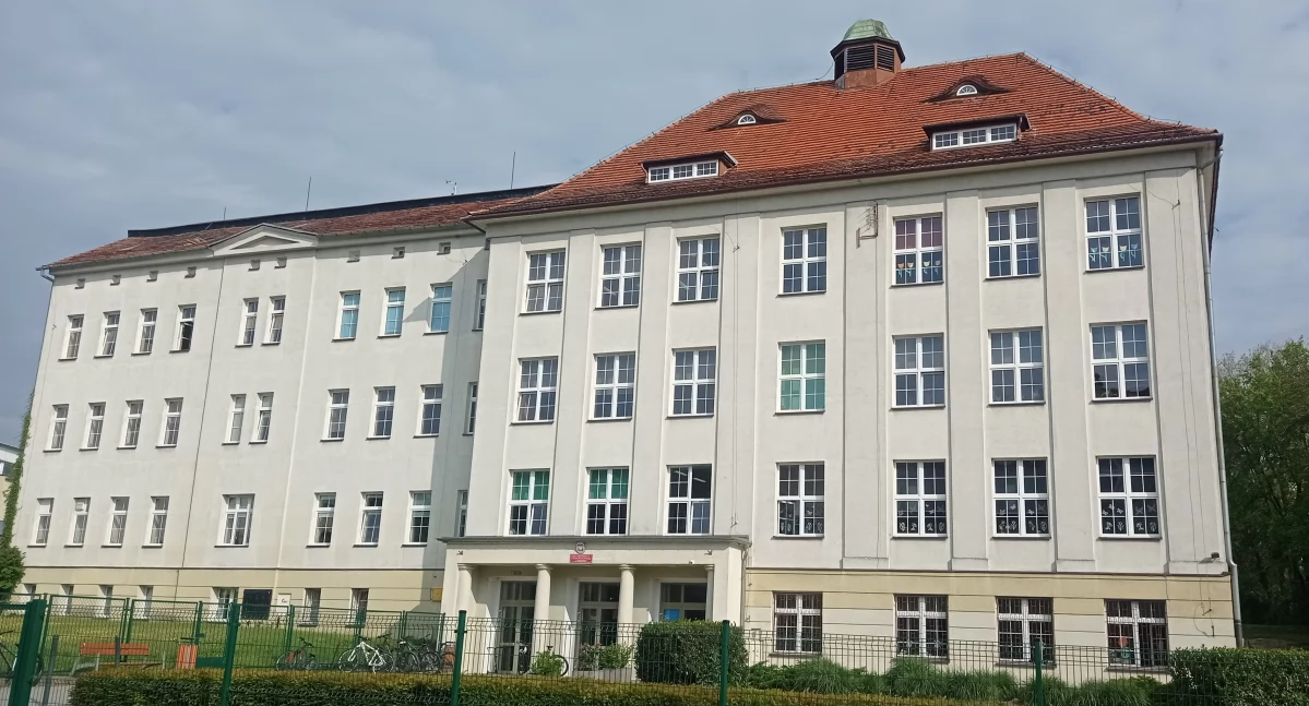 OD CZYTELNIKÓW, Chcieli zmiany lokalu wyborczego Gmina Trzebnica odpowiada - zdjęcie, fotografia