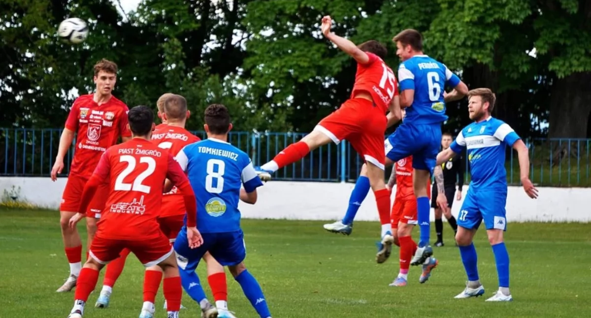 PIŁKA NOŻNA, Piast stanie podium zakończenie rozgrywek - zdjęcie, fotografia