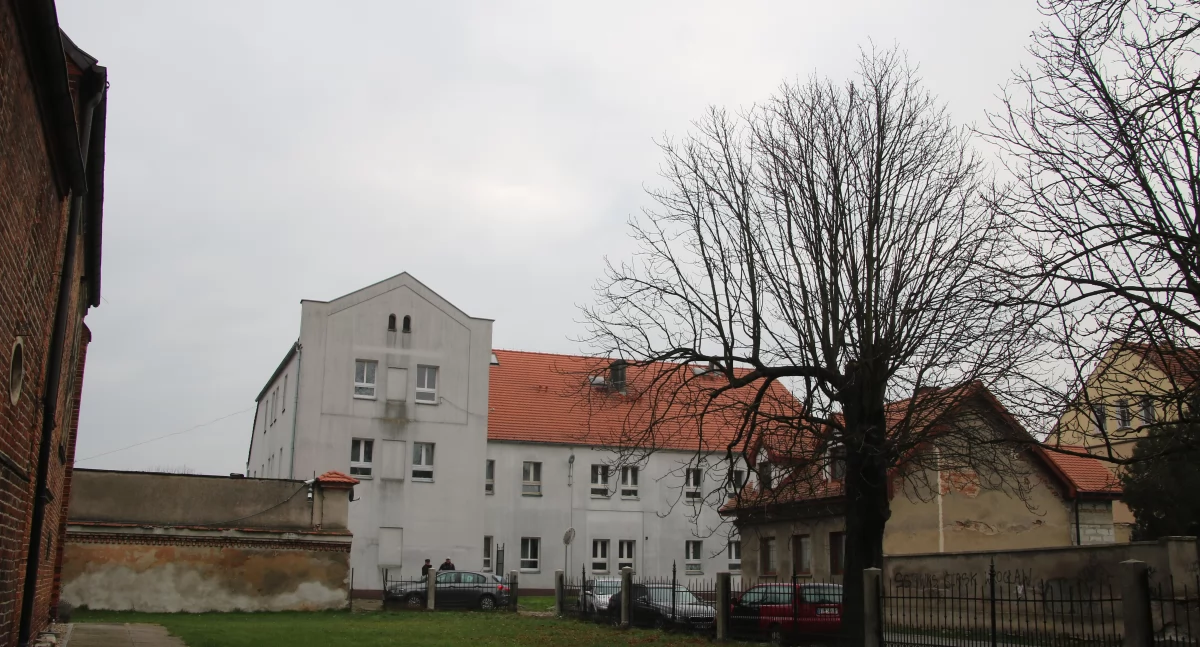 Budynek dawnego pałacu od strony zachodniej, po przebudowie około 2005 r.