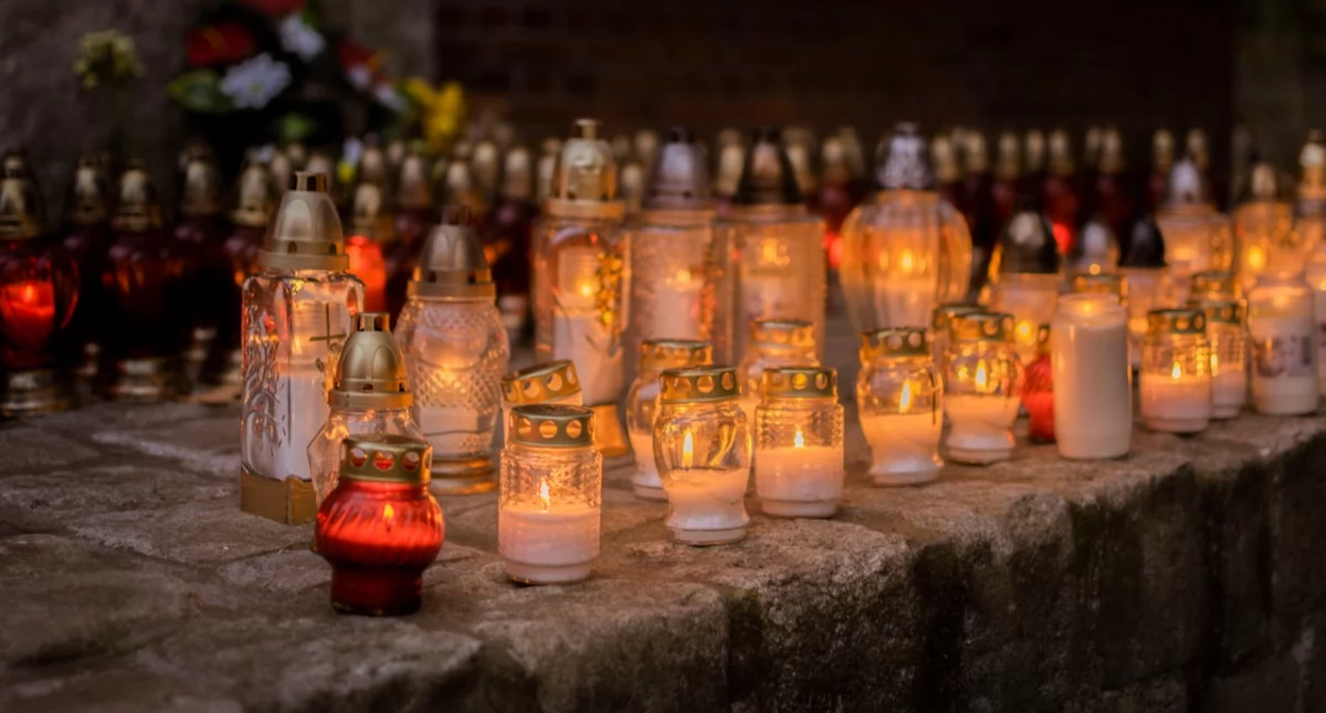 WARTO WIEDZIEĆ, Nowoczesne znicze nowego rynku - zdjęcie, fotografia