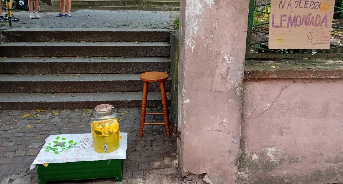 WARTO WIEDZIEĆ, Lemoniadowy biznes kiedy nieba mają - zdjęcie, fotografia