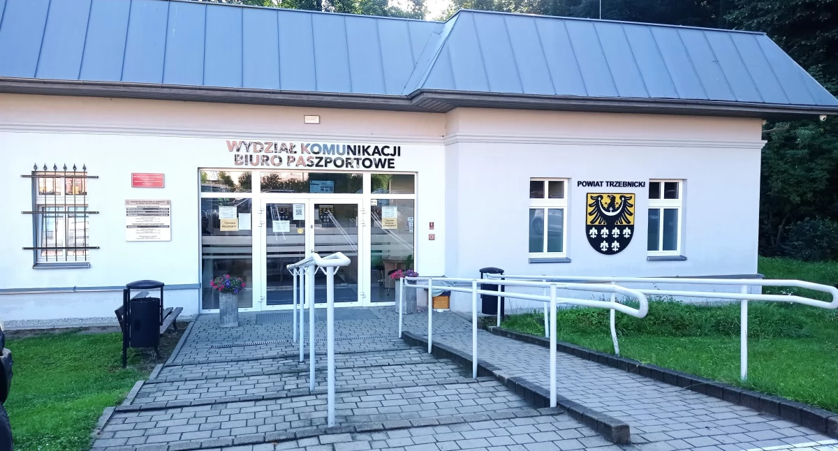 OD CZYTELNIKÓW, Dlaczego Wydziale Komunikacji stanowiska handlarzy Dyrektor wydziału odpowiada pytania - zdjęcie, fotografia